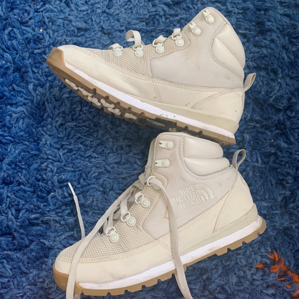🗻North Face 🏔 hiking boots 🥾